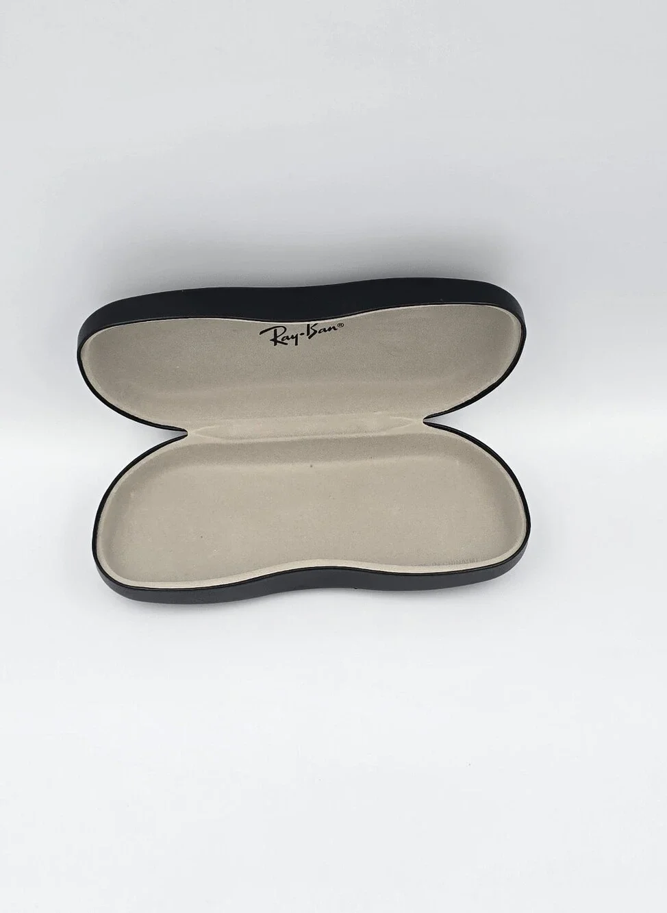 Authentic Ray-Ban Sunglasses Case - used exelent condition